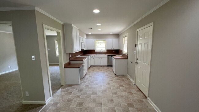 Building Photo - 3-Bedroom with so much to offer !