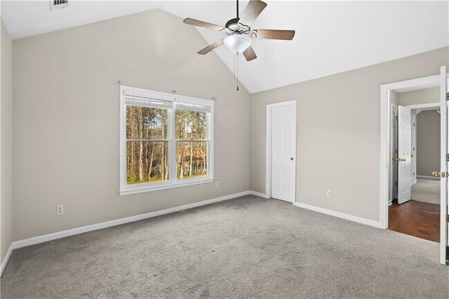Building Photo - 3010 Lakeside Ct