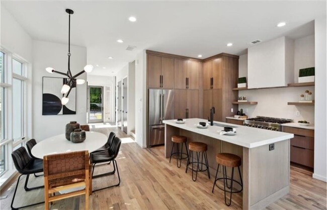 Building Photo - 536 Highland Ave NE