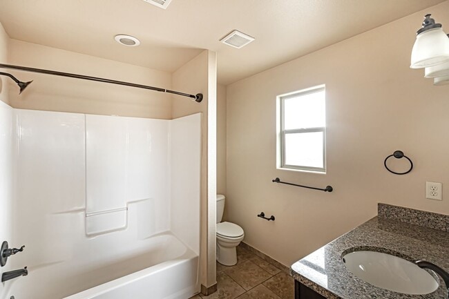 Building Photo - Cute 3 bedroom 2 bath home!