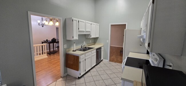 Building Photo - 10864 Steeding Horse Dr
