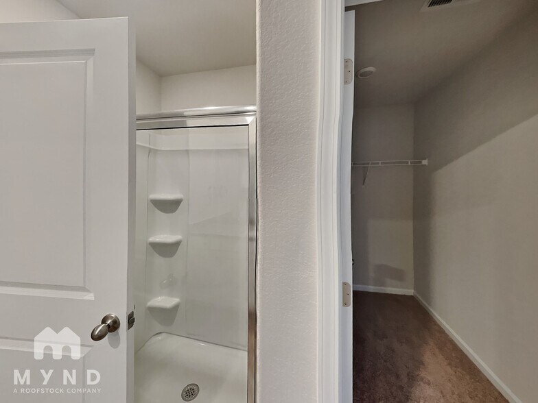 Building Photo - 126 Warwick Dr