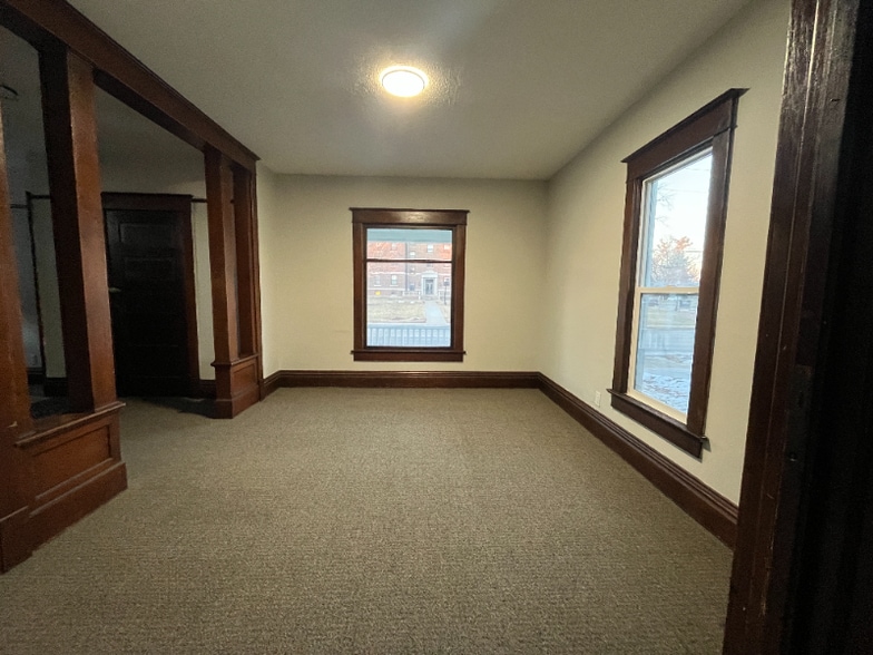 Building Photo - 1220 6th Ave