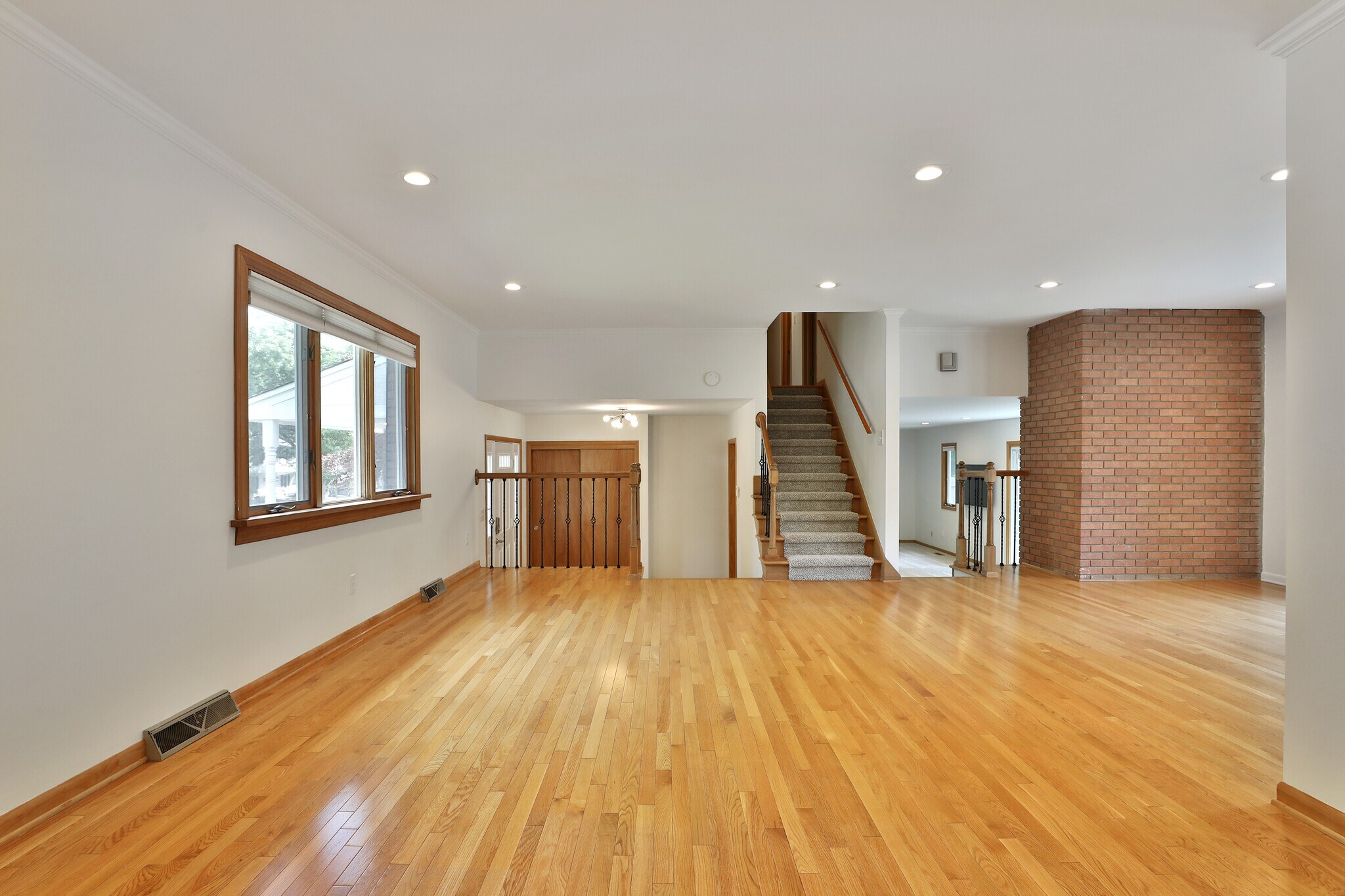 Building Photo - 270 Bryant Ave