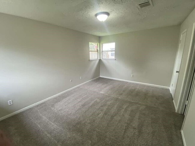 Building Photo - 3306 Trail Lake Dr