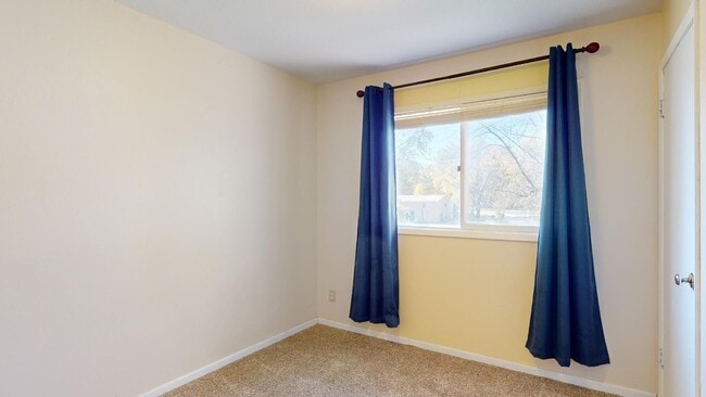 Building Photo - Cute 3 Bedroom Townhouse in SE Ames