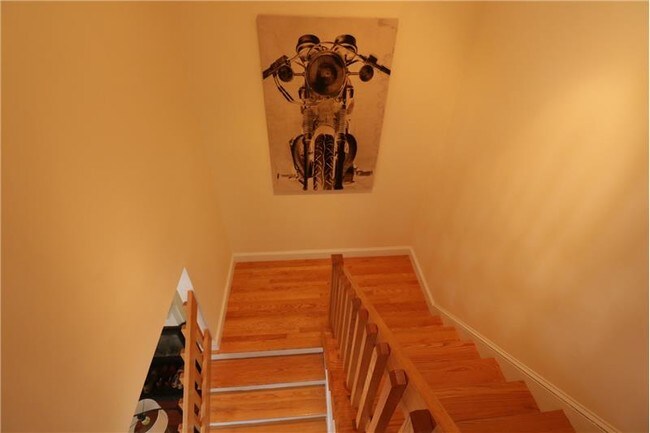 Building Photo - 143 Grovers Ave