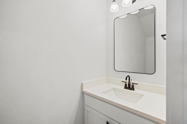 Building Photo - 105 Foxtail Wy