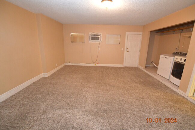 Building Photo - 2805 Kings Way