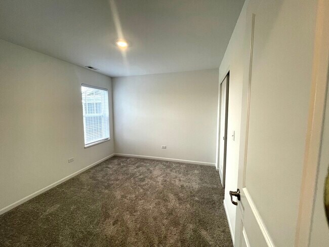 Building Photo - 472 Carpathian Dr