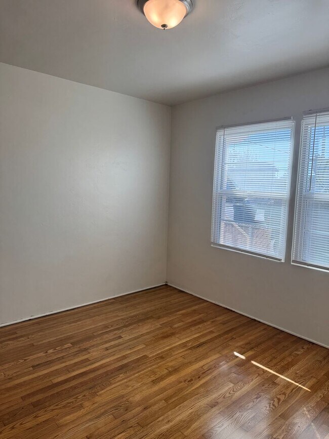 Building Photo - 1 Bedroom 1 bath apartment