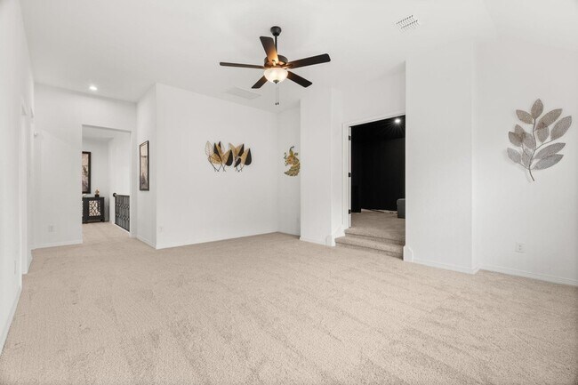 Building Photo - 372 Hollister Dr