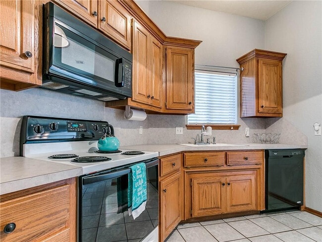 Building Photo - Beautiful 3 Bedroom 2 Bath Home In Choctaw!!!