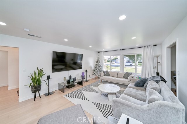Building Photo - 6231 Lochvale Dr