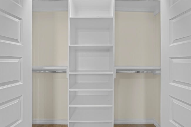 Building Photo - 902 La Rosita