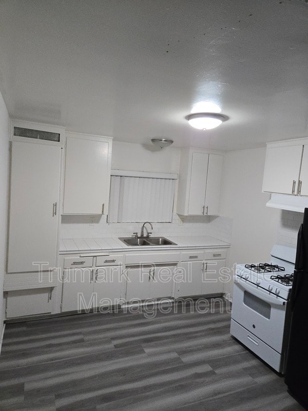 Building Photo - 4335-4337 Toland Way