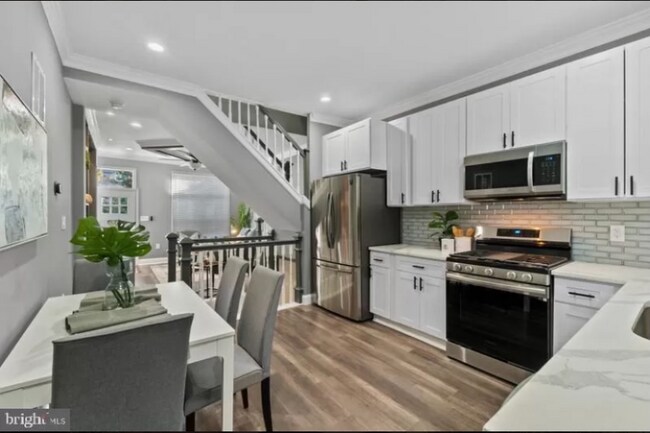 Building Photo - 3248 Leverton Ave