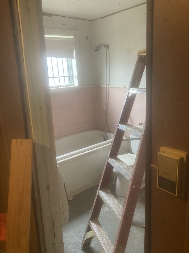 Building Photo - 1106 W 21st St