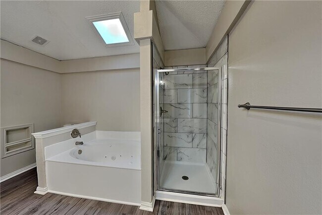 Building Photo - 355 Ridgemont Dr