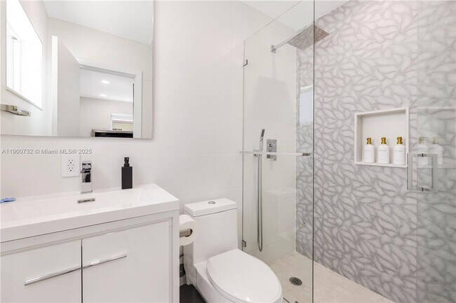 Building Photo - 1104 N 13th Terrace