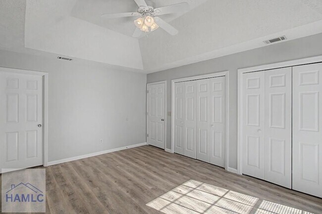 Building Photo - 412 Arlington Dr