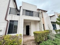 Building Photo - 20714 NE 5th Ct