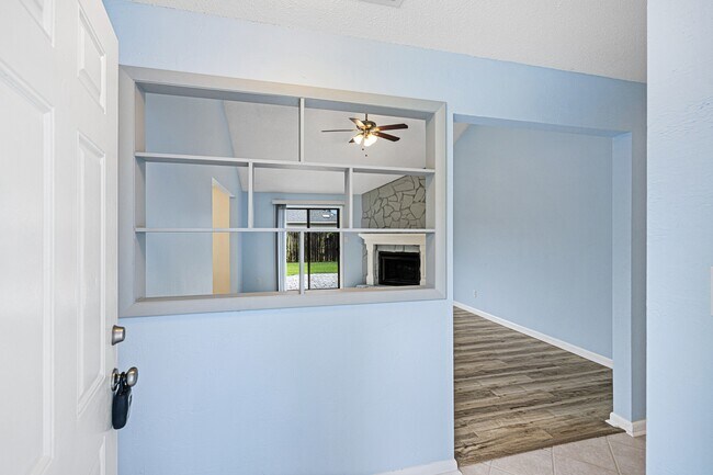 Building Photo - 349 Primrose Cir