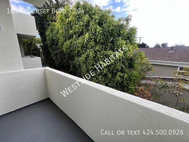 Building Photo - 16070 W Sunset Blvd