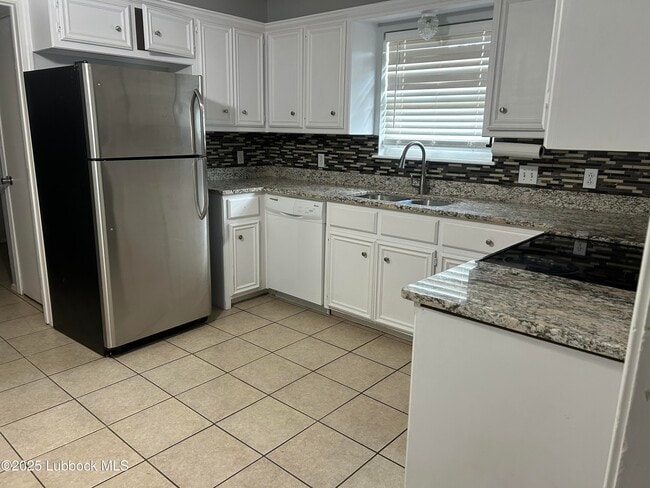 Building Photo - 4630 Erskine St