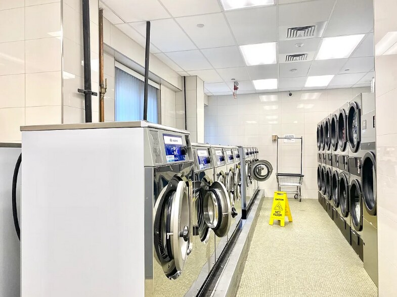 Building Photo - 377 Rector Pl