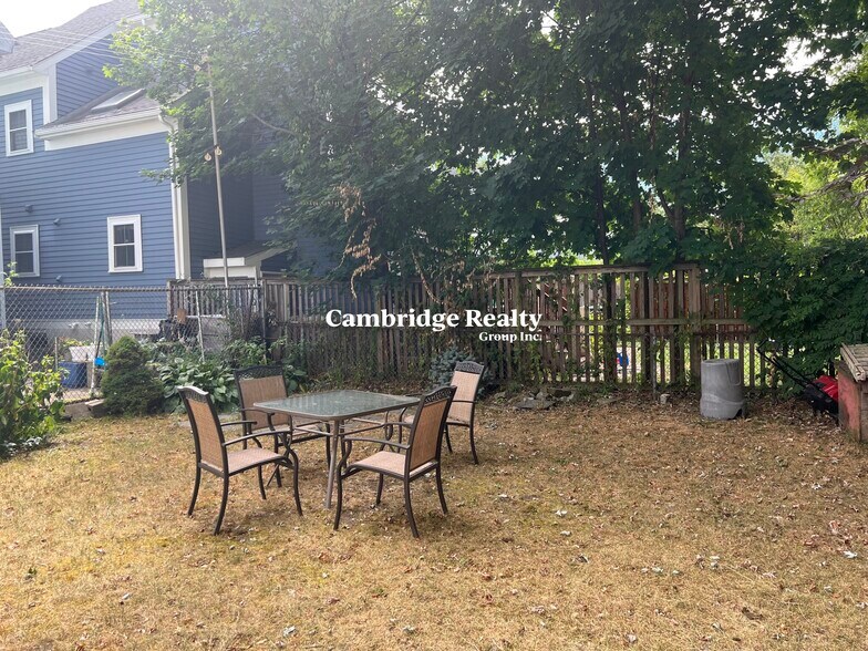 Building Photo - 6 Skehan St