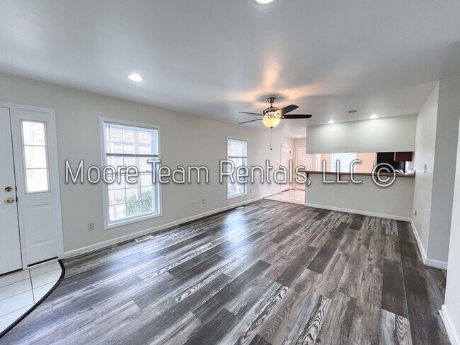 Building Photo - Turnabout Lane Duplex