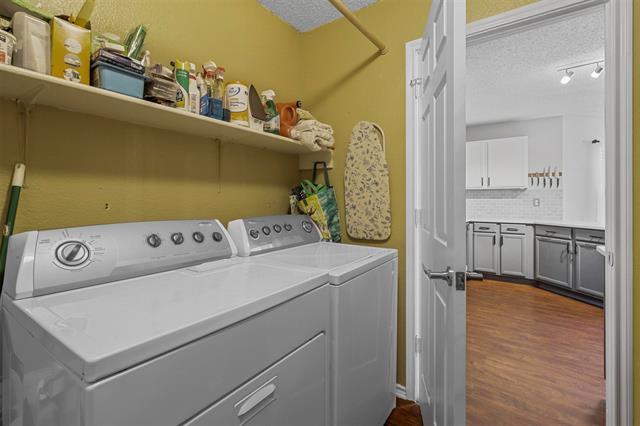 Building Photo - 2202 Barton Springs Dr
