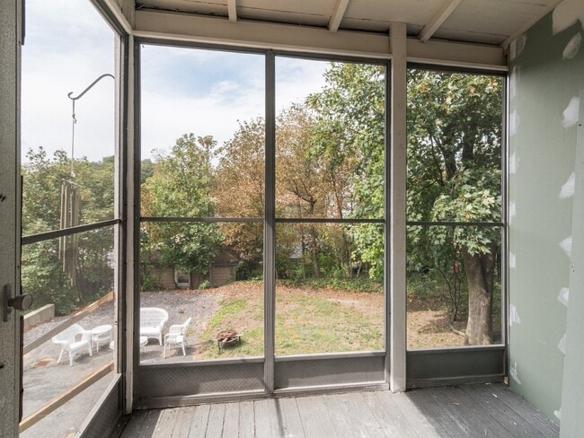 Building Photo - 21 York Ave