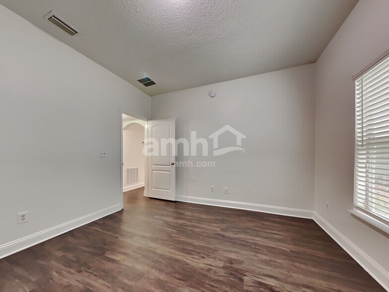Building Photo - 2510 Victoria Point Dr