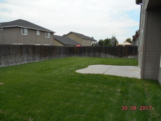 Building Photo - NE Meridian 4 Bedroom Home for Rent w 3 car garage