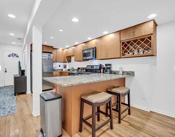 Building Photo - 2626 N Sawyer Ave