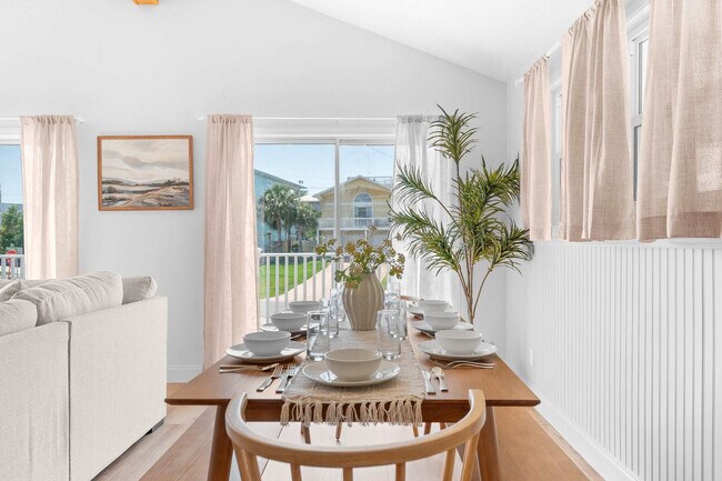 Building Photo - 108 Zamora St