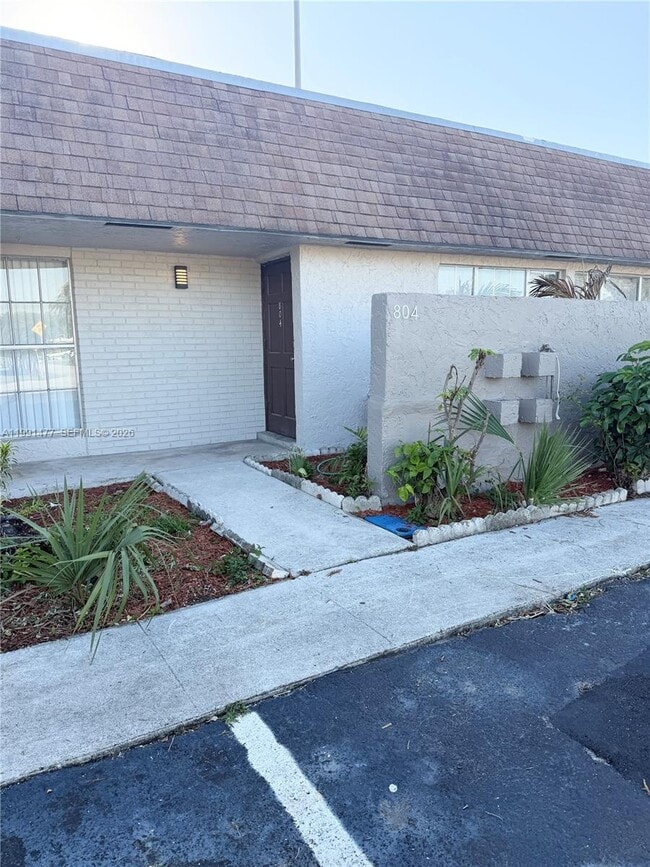 Building Photo - 804 SW 73rd Ave