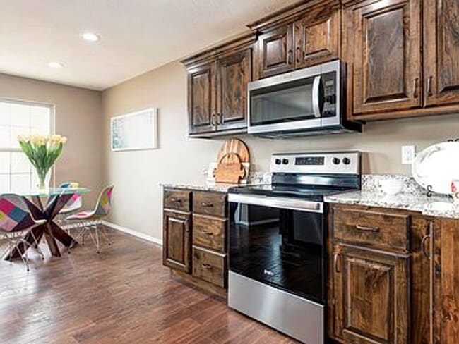 Building Photo - Luxury, Location, and Convenience.