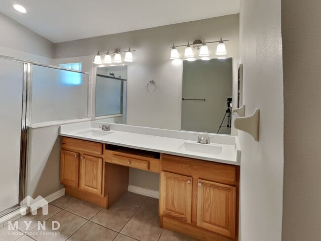 Building Photo - 6041 Spring Creek Ct