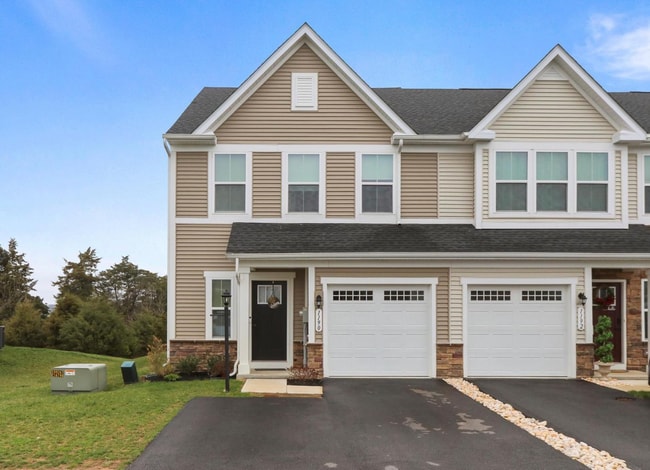 Primary Photo - End unit 3-Bed Townhouse in Rolling Hills