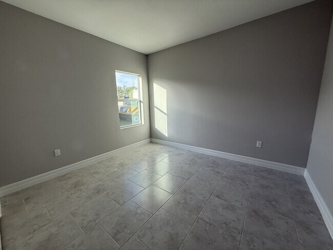 Building Photo - 4298 N Salford Blvd
