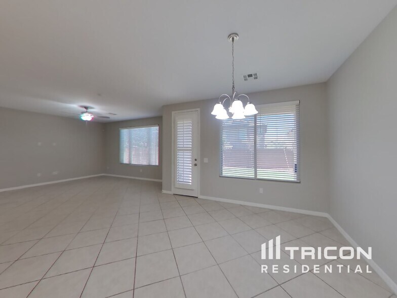 Building Photo - 10250 Copalito Dr