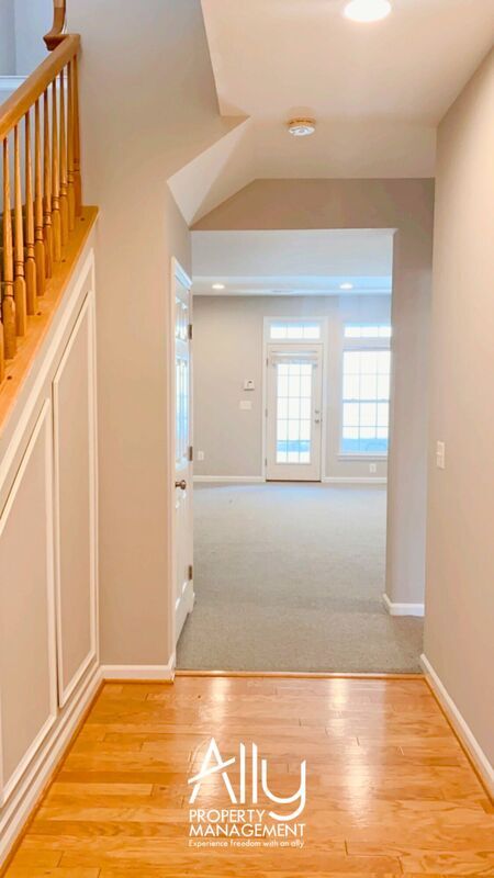 Building Photo - 908 Rainier Rd