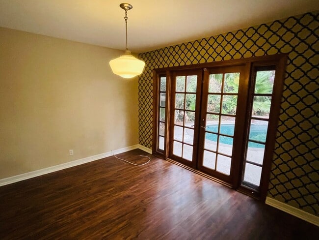 Building Photo - Beautiful 5 bedroom Irvine home