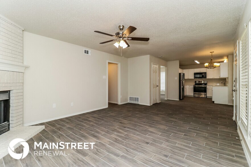 Building Photo - 2321 Cromwell Dr