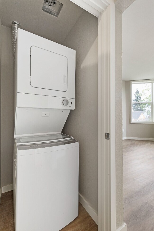 Building Photo - Charming 3BR Home in Heart of Tacoma - Mod...