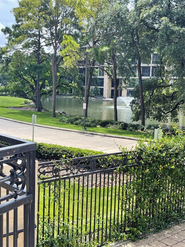 Building Photo - 5005 Hidalgo St