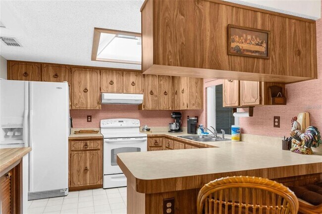 Building Photo - 2072 Maguire Ave